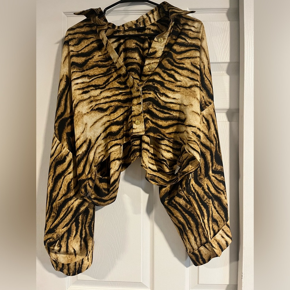 Tiger print cropped blouse